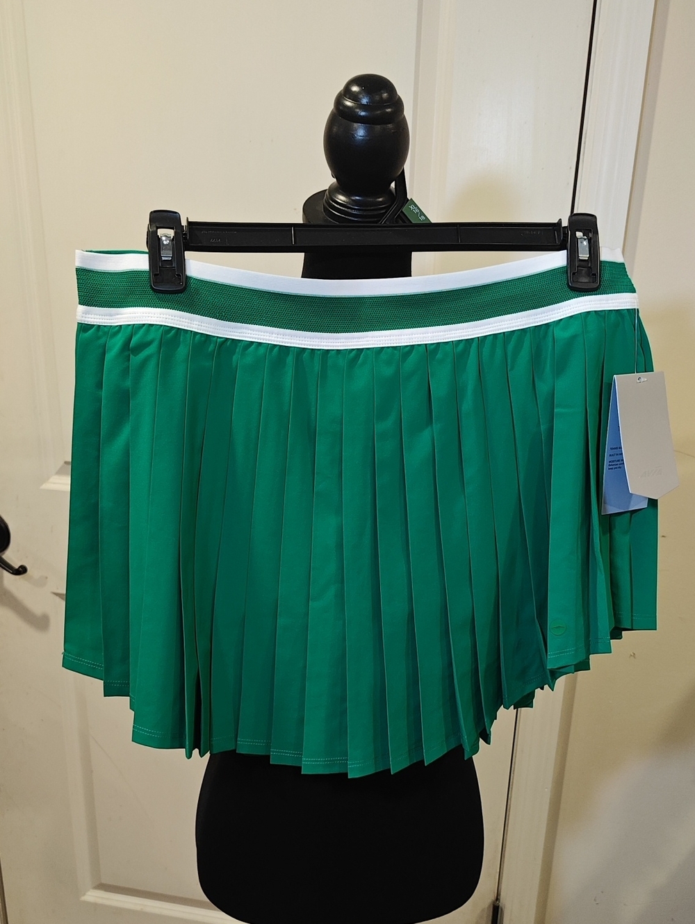 Kelly Green Pleated Women’s Skort with White Trim Skort Tennis Pockets